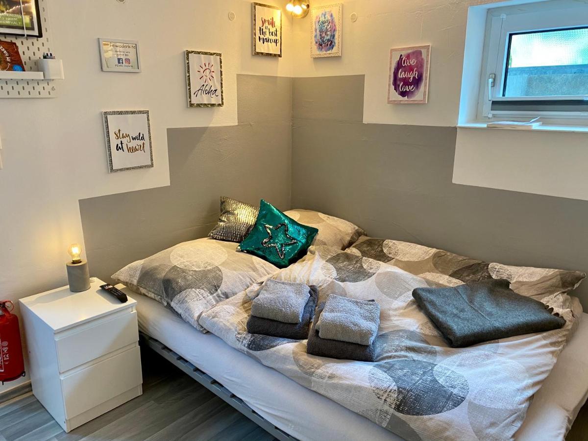 Modernes Zimmer Mit Kuechenzeile Und Bad Denkte Eksteriør billede